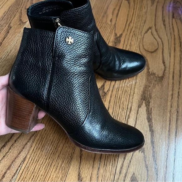 🆕 Tory Burch Sabe black tumbled leather booties size 8 - Picture 8 of 15